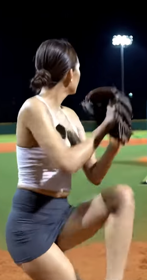 야구 여신이라 불릴만하네…. 방송 끝나고 야구장 가서 피칭하는 스포츠 아나운서... 이 정도면 찐?