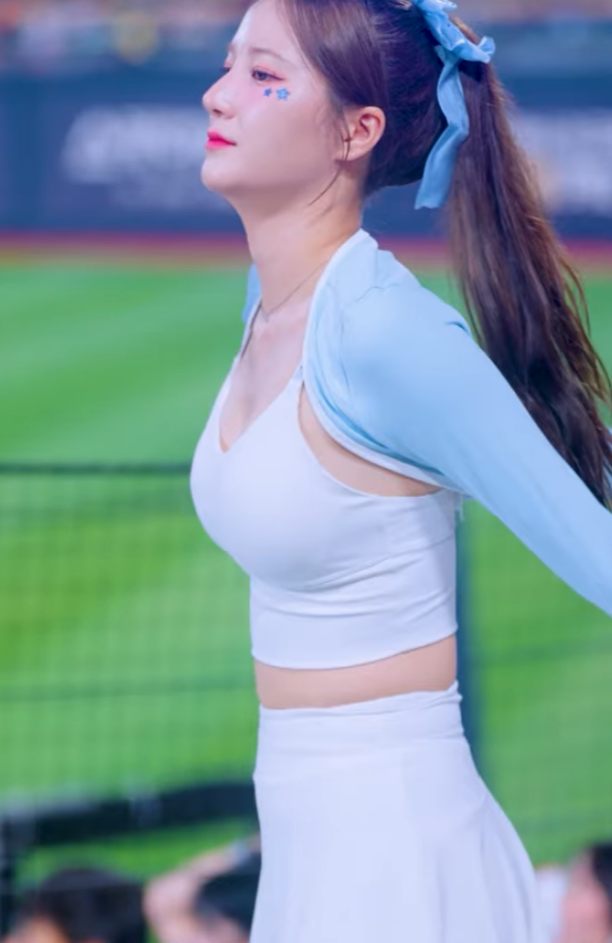 스트레칭도 난리나는 의상ㄷㄷ 김해리 치어리더