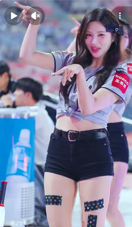 눈웃음 미치겠네 포항항 아웃송 김정원 치어리더