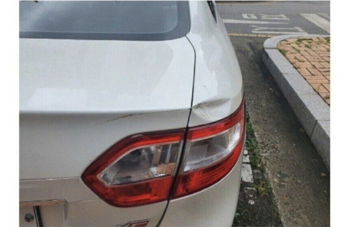 제 차량이 미사일에 맞았습니다