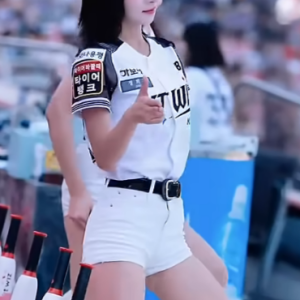 피리부는 아웃송 (정희정,이예빈 치어리더)