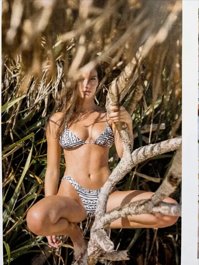 태닝도 완벽한 서양 비키니녀