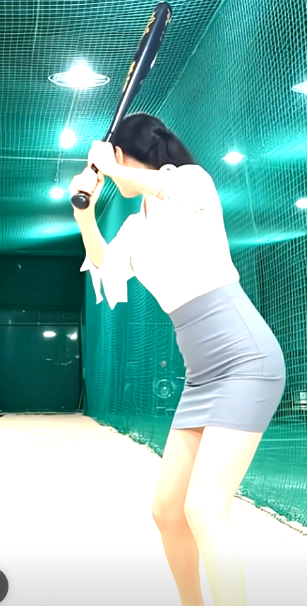 너클볼을 완벽한 타이밍에 쳐내는 배팅녀