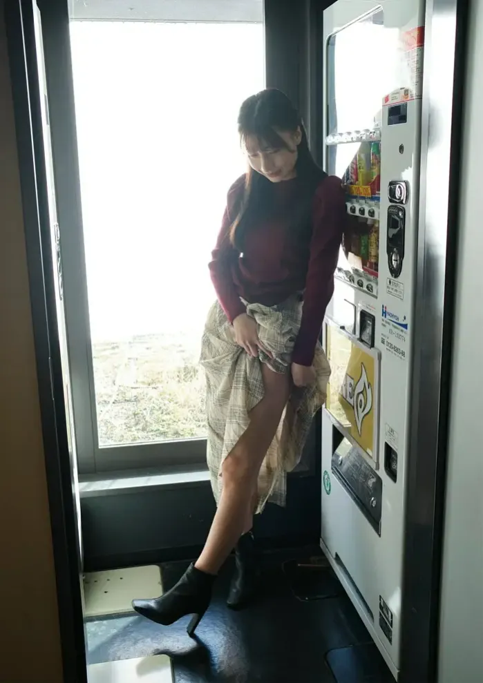 스즈키 유카 BUBKA 디지털 사진집 「마루 위의 W-DAY」 Set.02