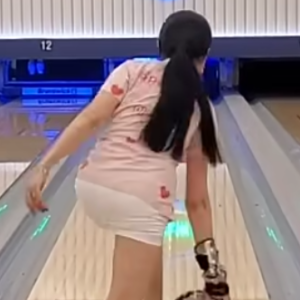 볼링치는여자 볼링공 피라미드 슈퍼문루나