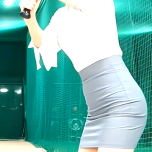 너클볼을 완벽한 타이밍에 쳐내는 배팅녀