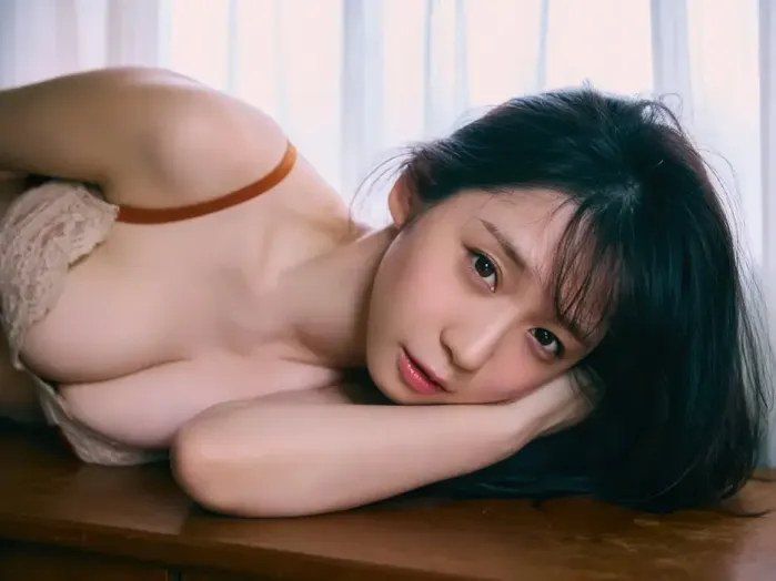 이오리 모에 사진집 「사랑이 넘쳐흐르다」 세트.01