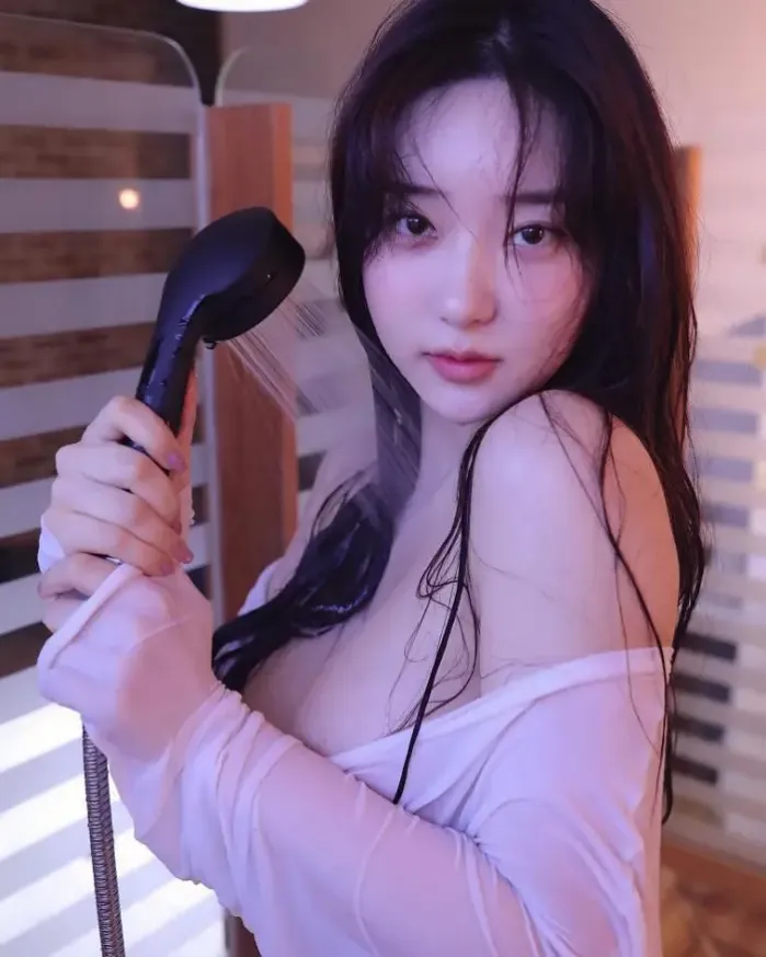 온몸을 적신 신재은