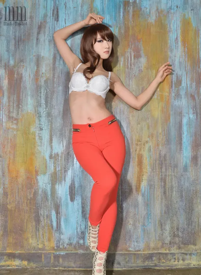 MakeModel 미나 – 벽화를 나온 뮤즈