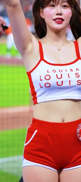 크롭탑 돌핀팬츠 김도아 치어리더 움짤