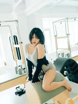 ZIA.Kwon 권지아, Haivia Photobook ‘Oily’ Set.01