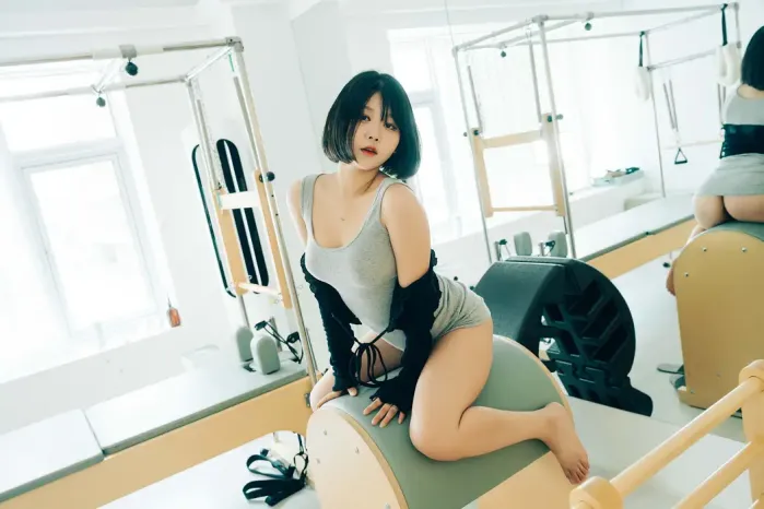 ZIA.Kwon 권지아, Haivia Photobook ‘Oily’ Set.01