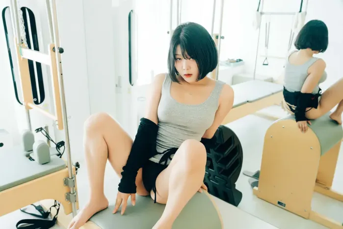 ZIA.Kwon 권지아, Haivia Photobook ‘Oily’ Set.01