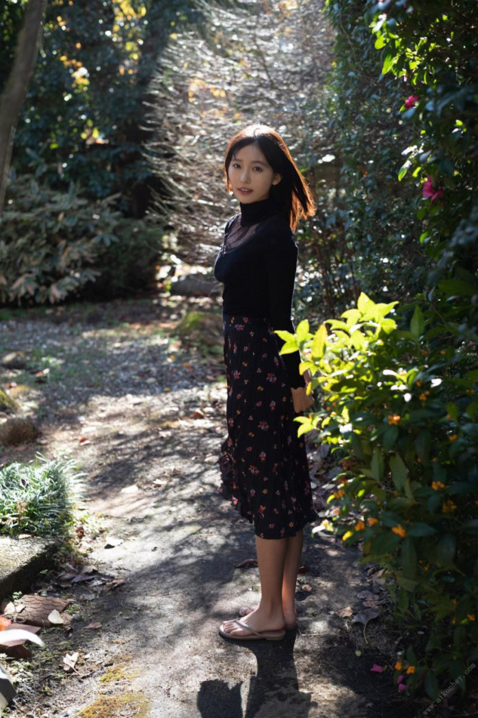 햇살에 빛나는 피부를 가진 Nene Shida 네네시다 일본처자