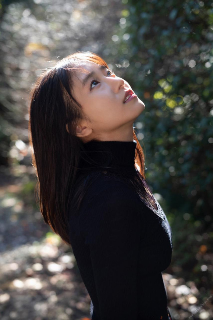 햇살에 빛나는 피부를 가진 Nene Shida 네네시다 일본처자