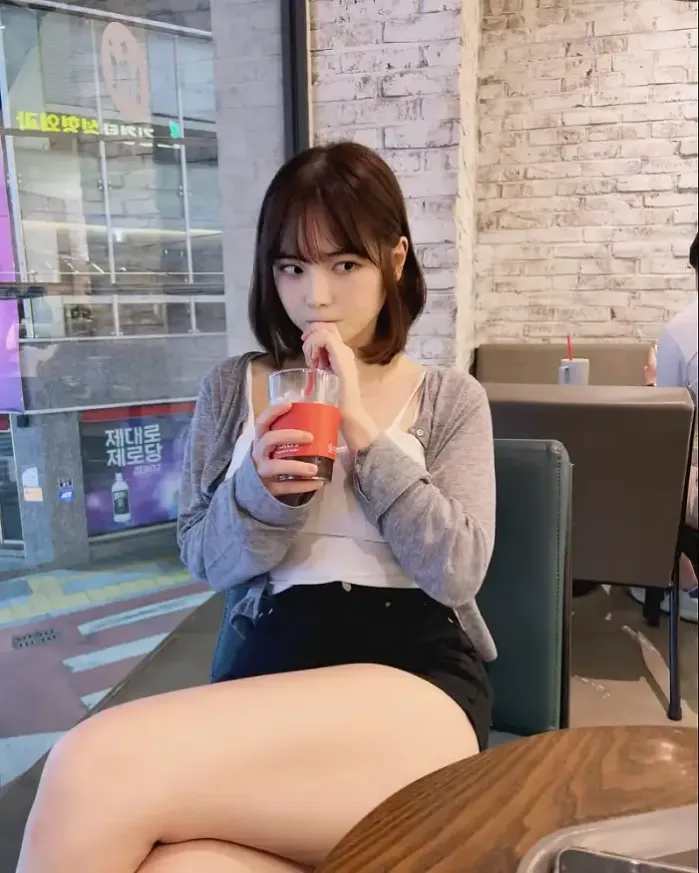 엔젤리너스에서 커피 뇸뇸