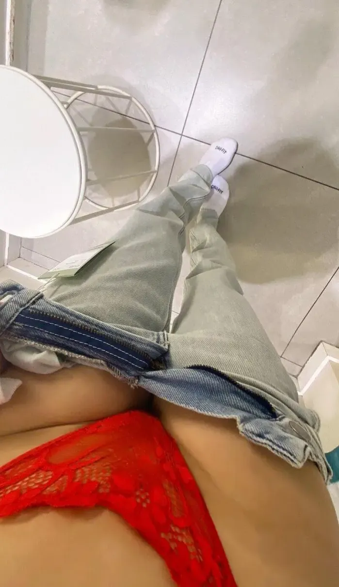 탈의실 빨간팬티녀