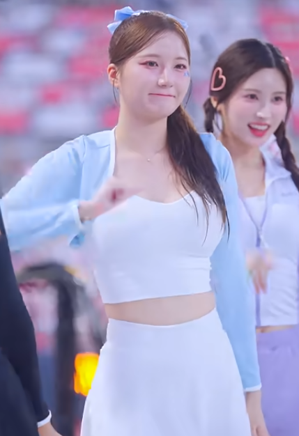 시선강탈 김정원ㅋㅋ Up! 아웃송 김해리 치어리더 Kim Haeri Cheerleader ktwiz