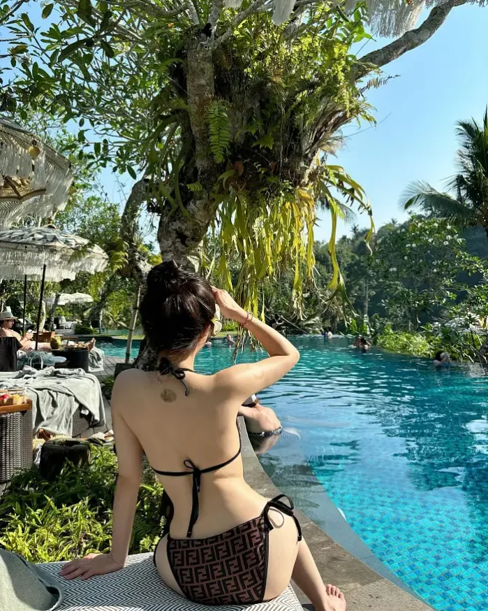 베이글녀가 태국에서 넘어지면