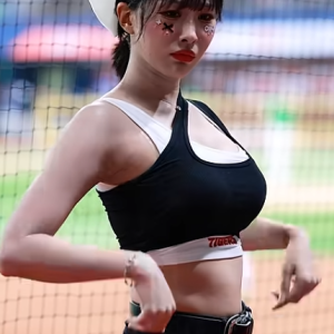 kia타이거즈 천소윤치어리더 공연중 삐끼삐끼 나와서 반응 공연직캠