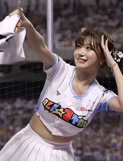 갑자기 카나리아가 다가온다 LOL! 李珠珢 치어리더