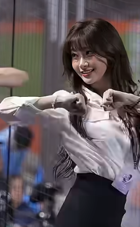 이 의상 자주 입으면 안 돼… 팬 심장 못 버텨 주은