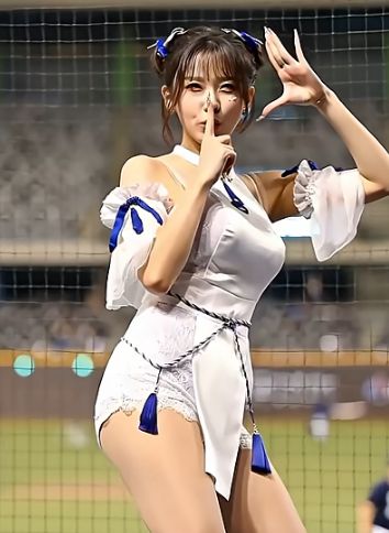 이주은의 행동은 매우 호기심이 많다