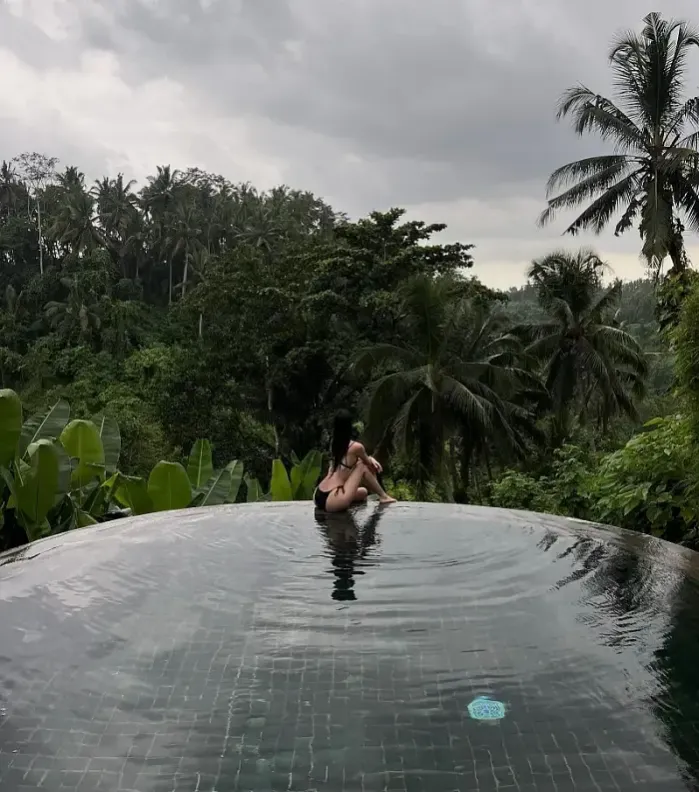 수영자에서의 만찬