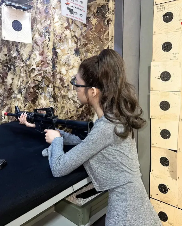 활 쏘고 총 쏘고 다 쏘는 니트 원피스 갓