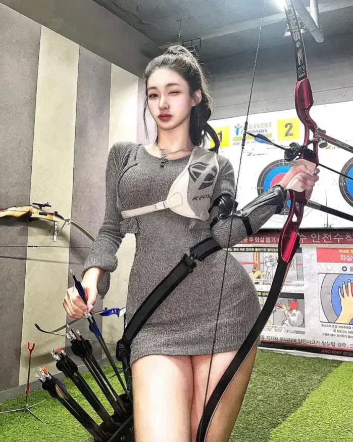 활 쏘고 총 쏘고 다 쏘는 니트 원피스 갓