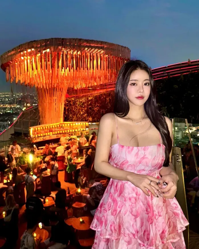 핫플, 다녀옴 기념사진 올린 처자