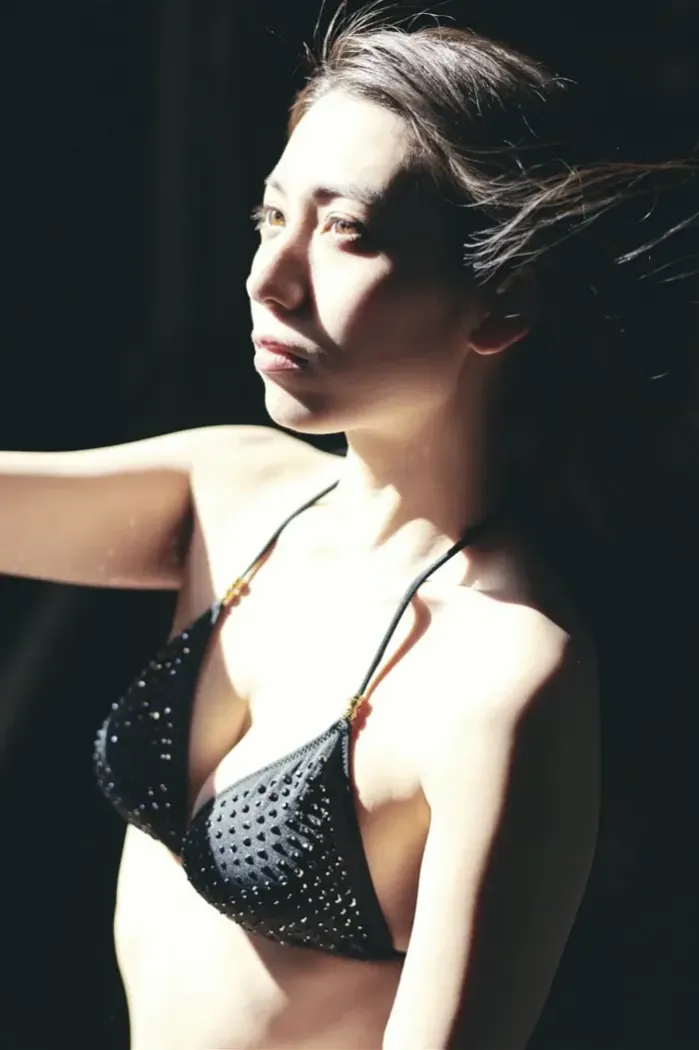 사토 아이리, FRIDAY 디지털 사진집 「신주쿠 로널리네스」 1권