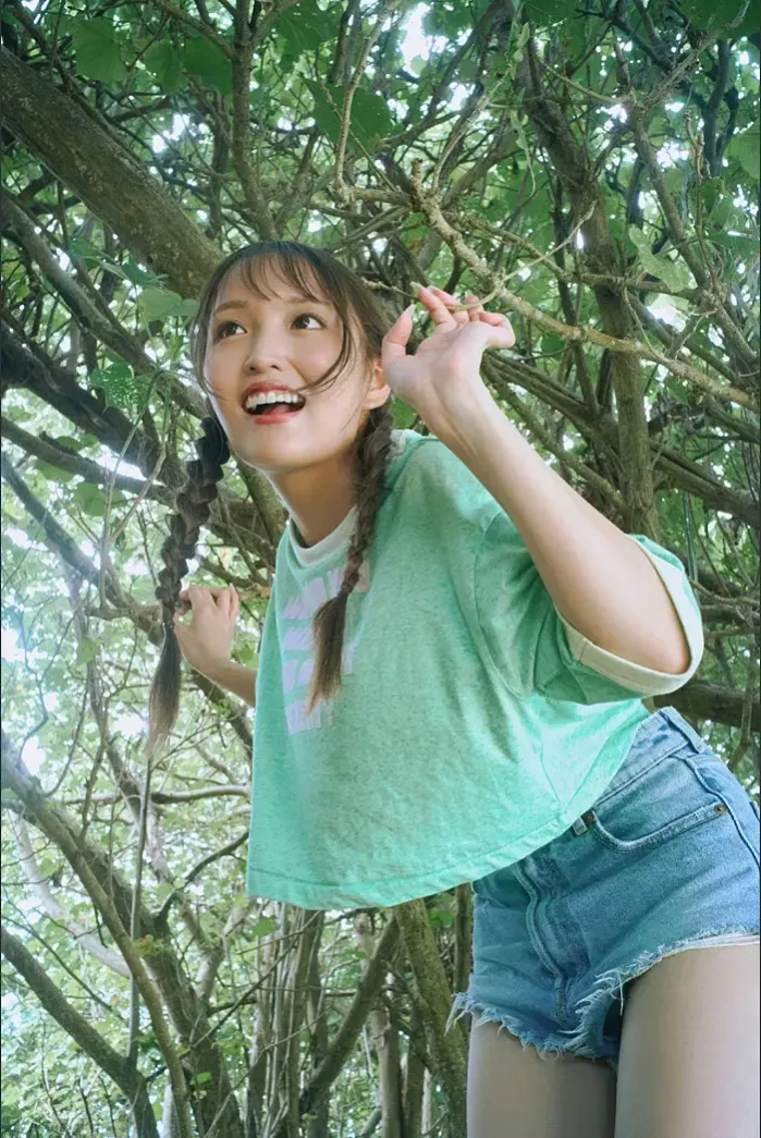 NEO 네오, 사진집 2025 가을 시즌 걸 「푸른빛에 녹아들다」