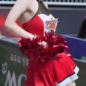 농구의 드리블을 표현하는 응원동작 김유림치어리더