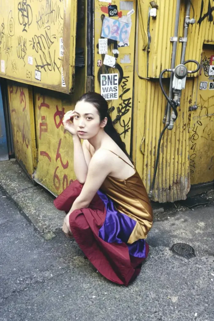 사토 아이리, 사진집 「신주쿠 론리네스」 Set.03